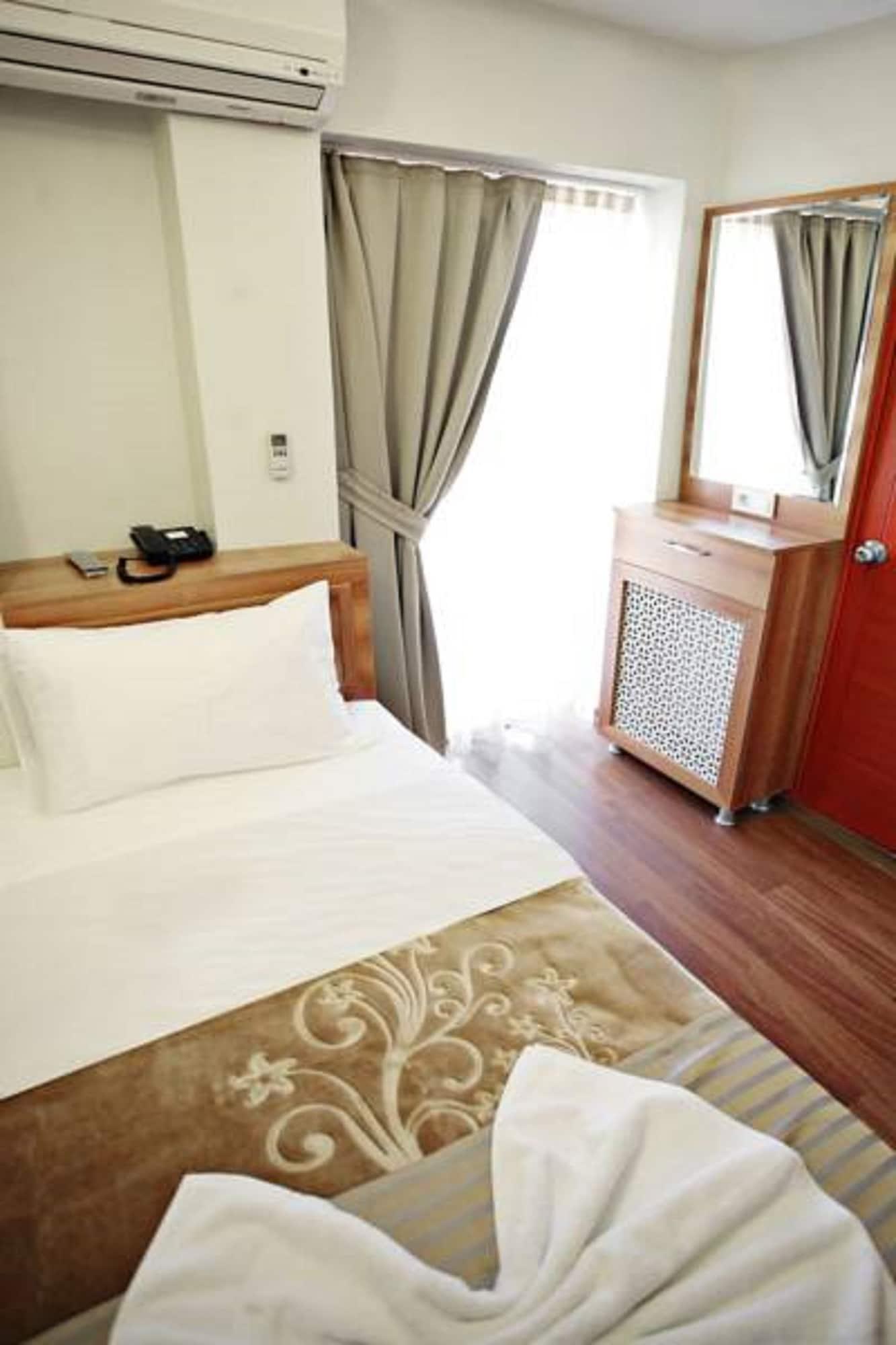 Taksim Palace Hotel Стамбул Екстер'єр фото